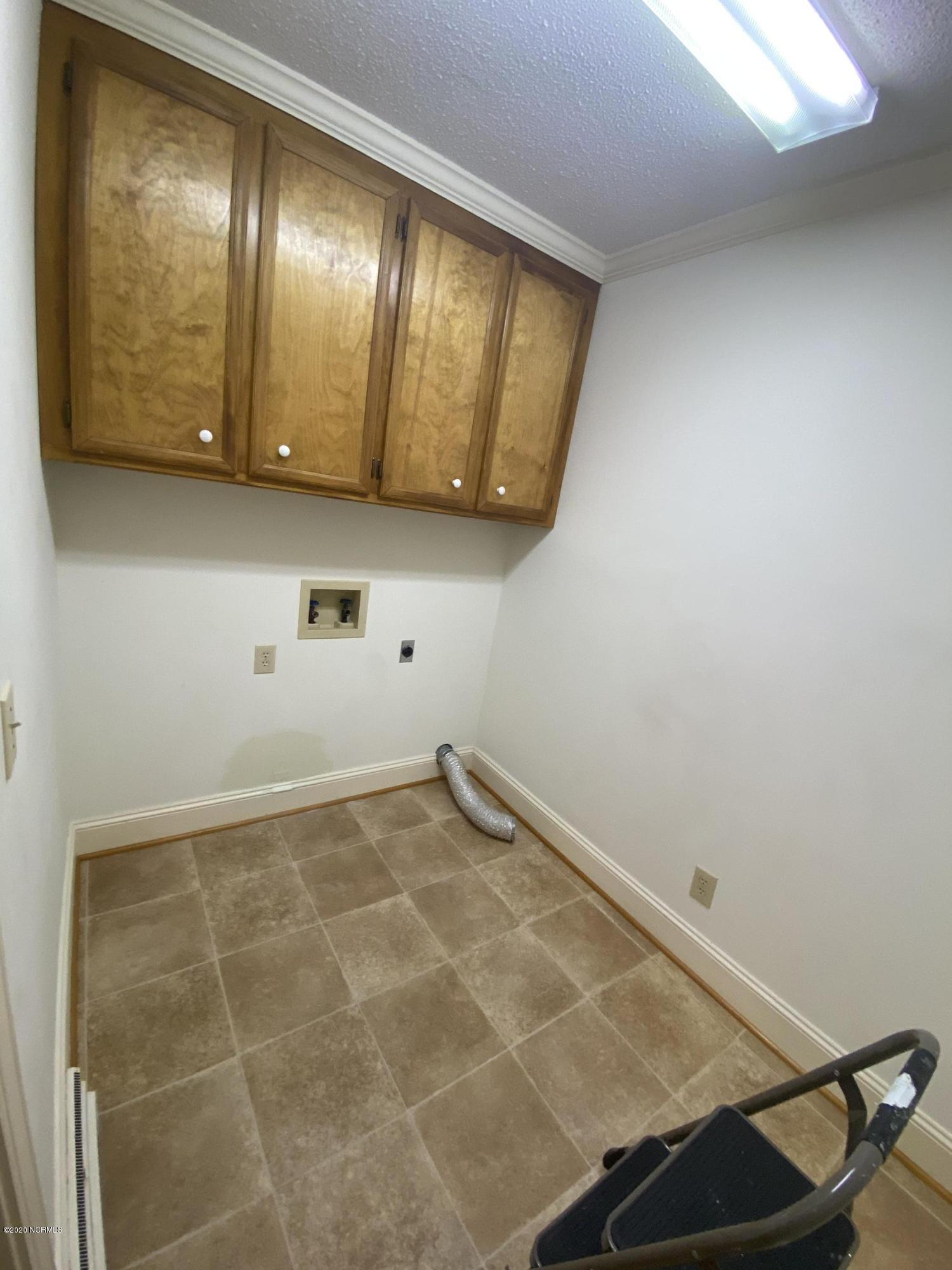 2714 Fairfax Road Kinston, NC 28504 - Photo 14 of 21 Wash Room