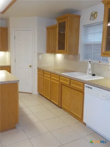 en empty room with window