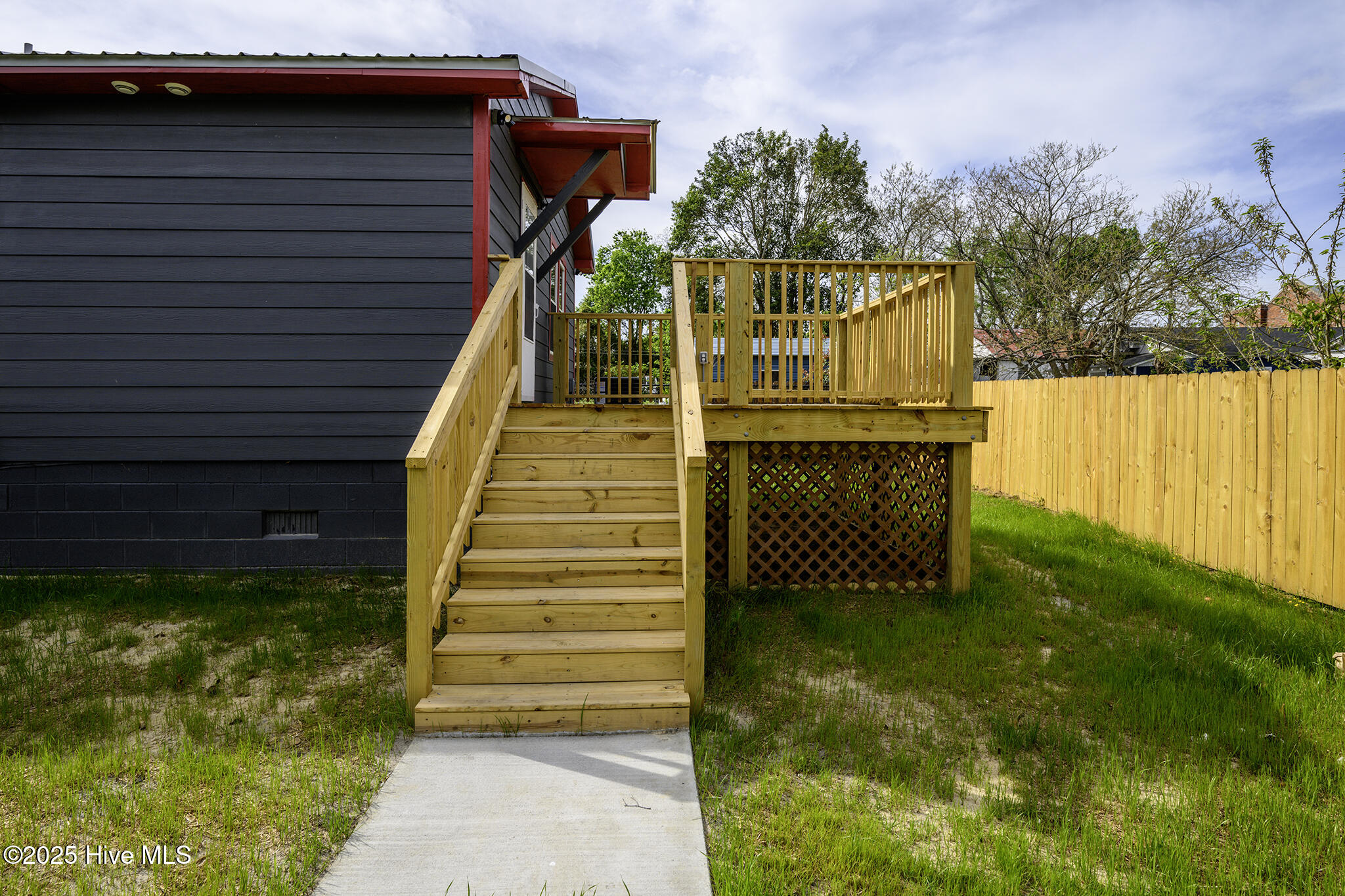 721 Hatties Lane New Bern, NC 28560 - Photo 30 of 33 Back Deck