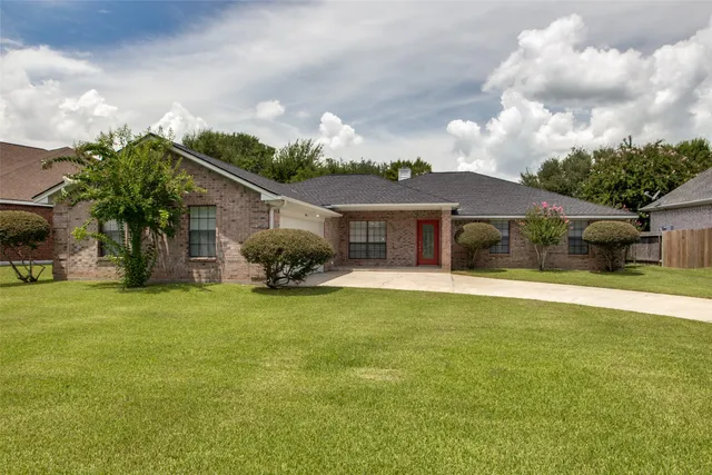 $350,000 | 5106 Greenwater Drive, Willis, TX 77318