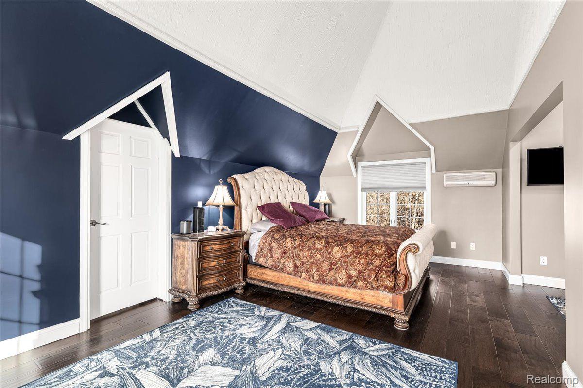 5155 Inkster Road Bloomfield Hills, MI 48302 - Photo 25 of 50 Primary Bedroom with Vaulted Ceilings.