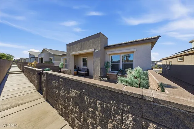 $385,000 | 364 Whitney Crest Street, Henderson, NV 89015