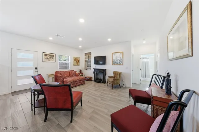 $385,000 | 364 Whitney Crest Street, Henderson, NV 89015