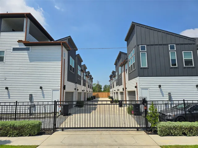 $2,395 | 611 Emile Street, Houston, TX 77020