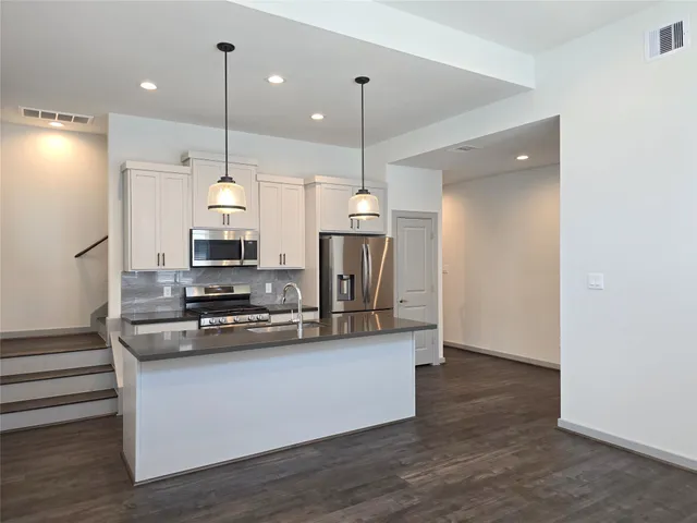 $2,395 | 611 Emile Street, Houston, TX 77020