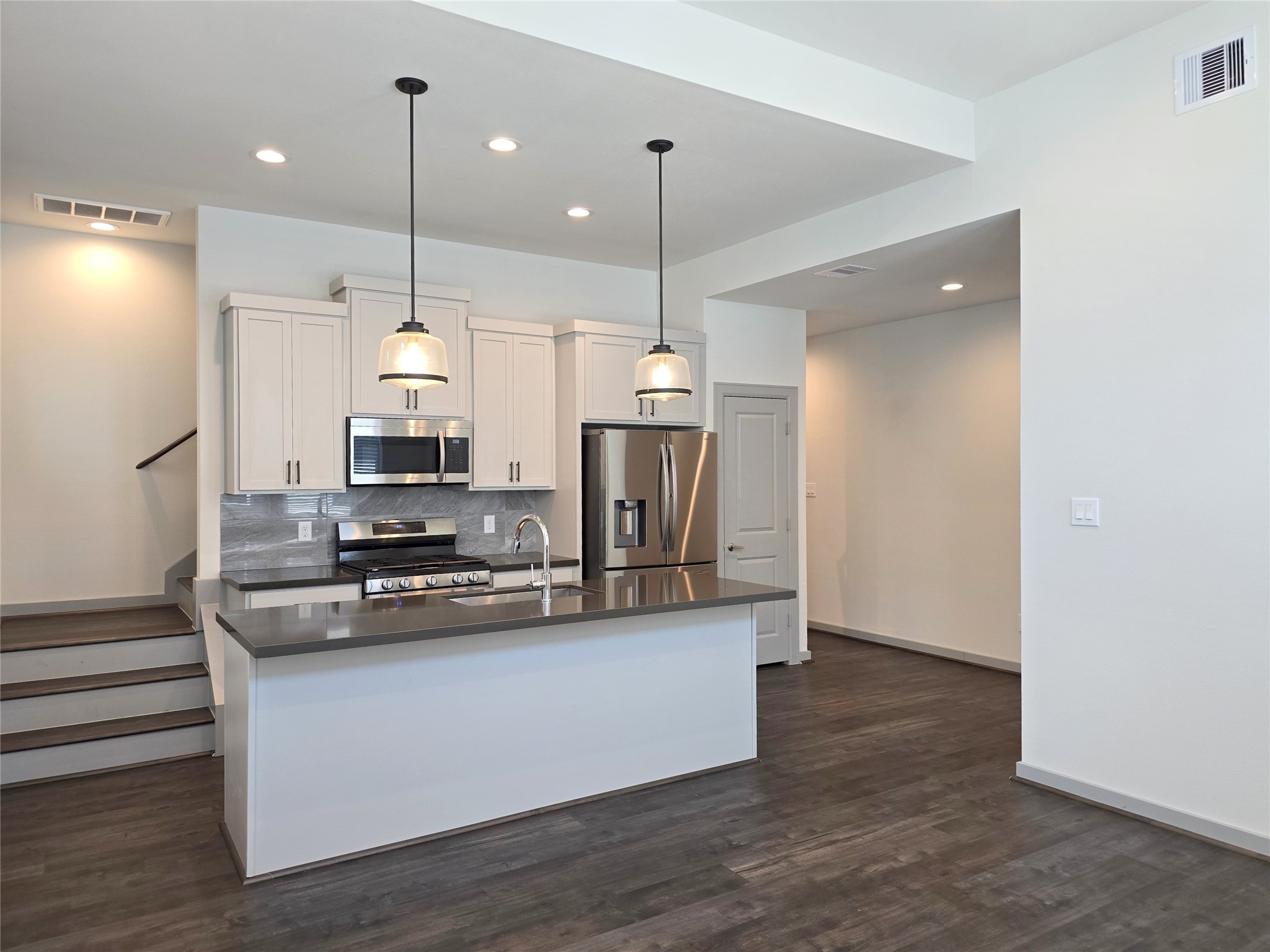 611 Emile Street Houston, TX 77020 - Photo 7 of 23