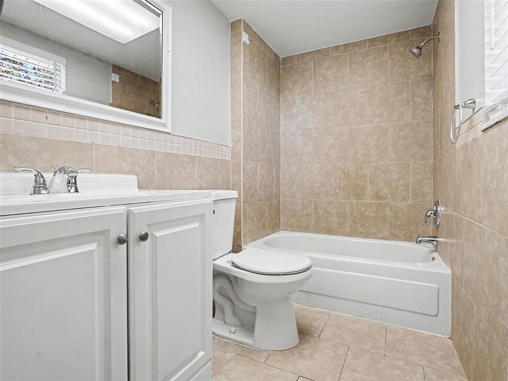 615 Thomas Jefferson Way Orlando, FL 32809 - Photo 16 of 17 a bathroom with a sink toilet and shower