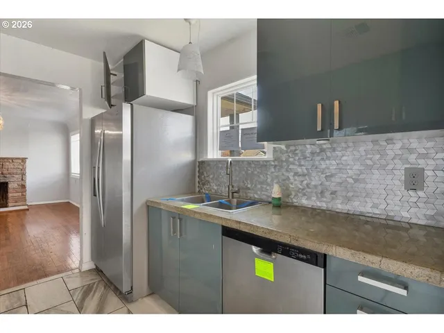 $330,500 | 1425 Calapooia Street Southwest, Albany, OR 97321