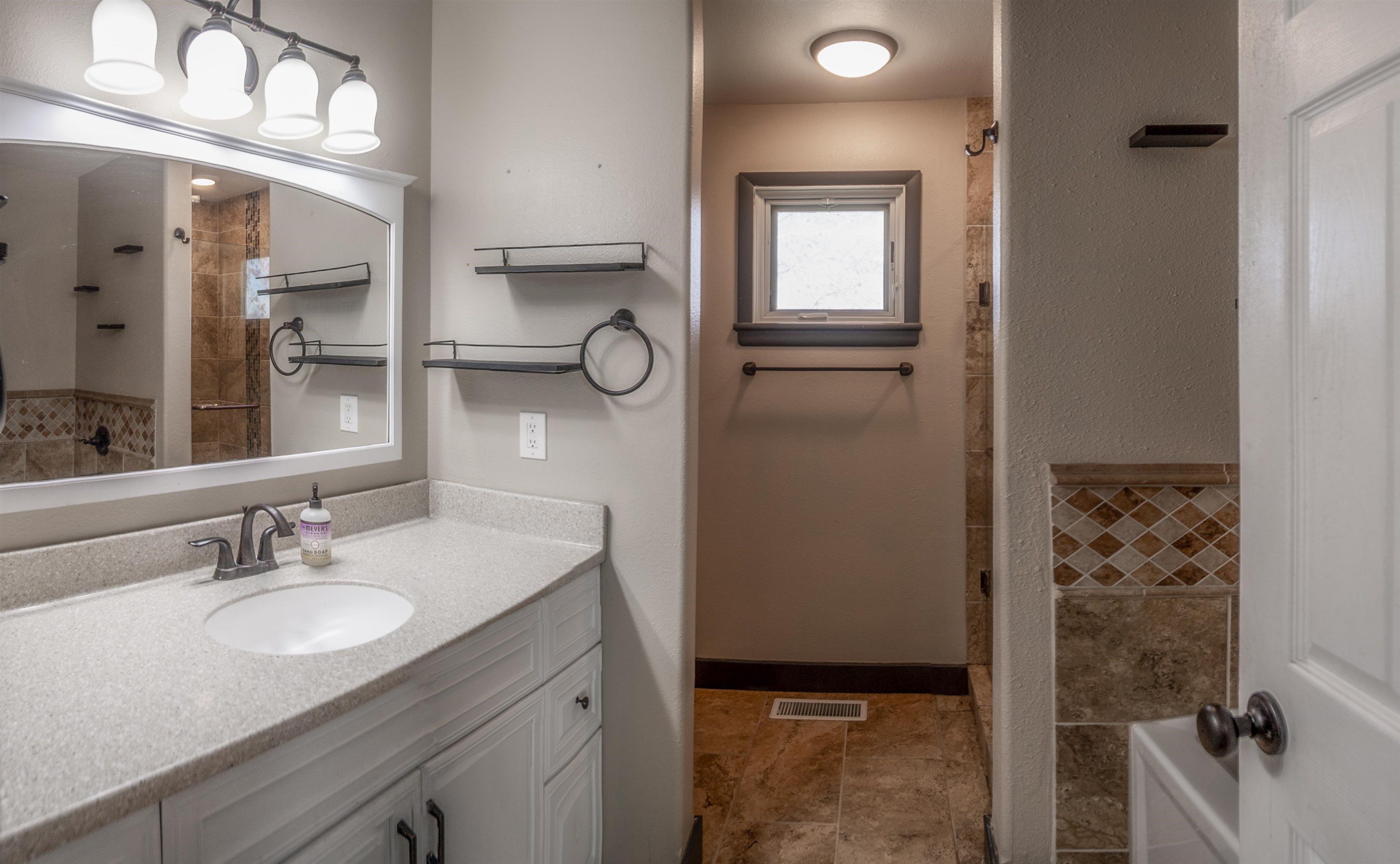 2290 Gregg Avenue Worland, WY 82401 - Photo 11 of 40