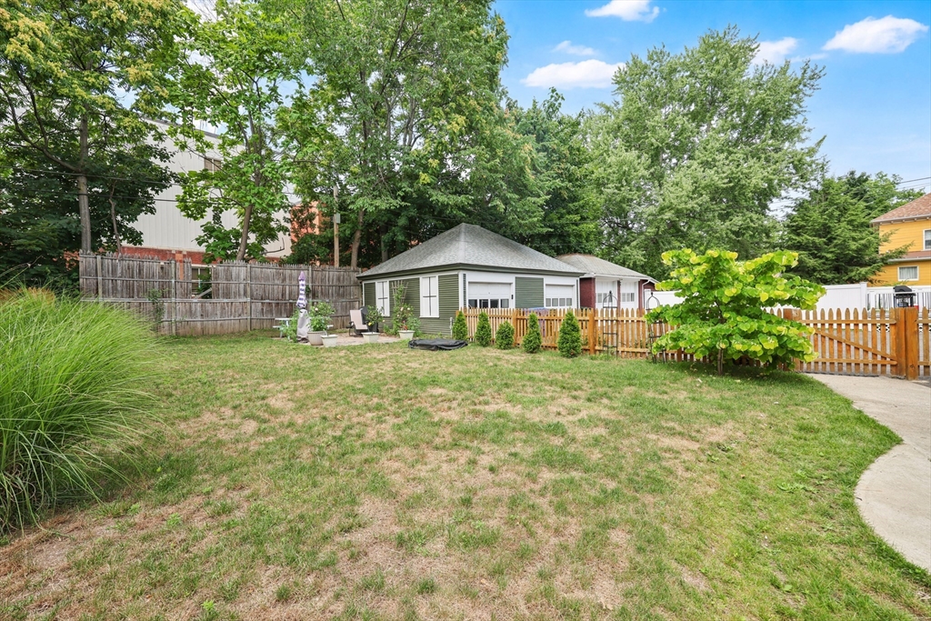 36 Spruceland Avenue Springfield, MA 01108 - Photo 36 of 42