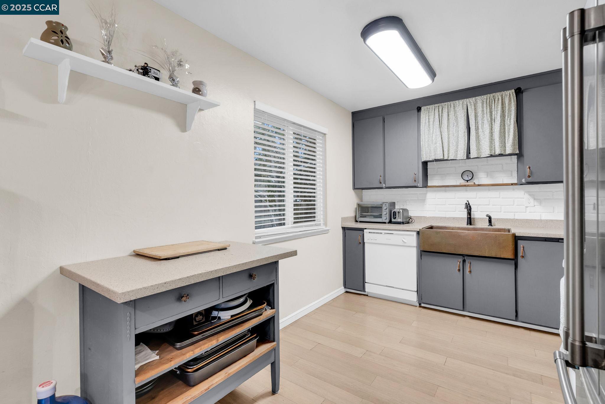 265 Tahoe Drive Rio Vista, CA 94571 - Photo 11 of 24 a kitchen with a stove a sink and a refrigerator
