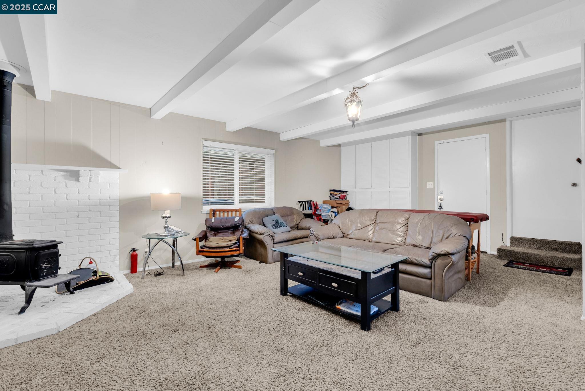 265 Tahoe Drive Rio Vista, CA 94571 - Photo 19 of 24 a living room with furniture gym equipment and a window
