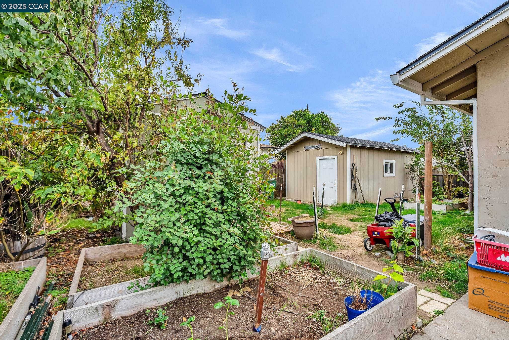 265 Tahoe Drive Rio Vista, CA 94571 - Photo 21 of 24 a backyard of a house with table and chairs