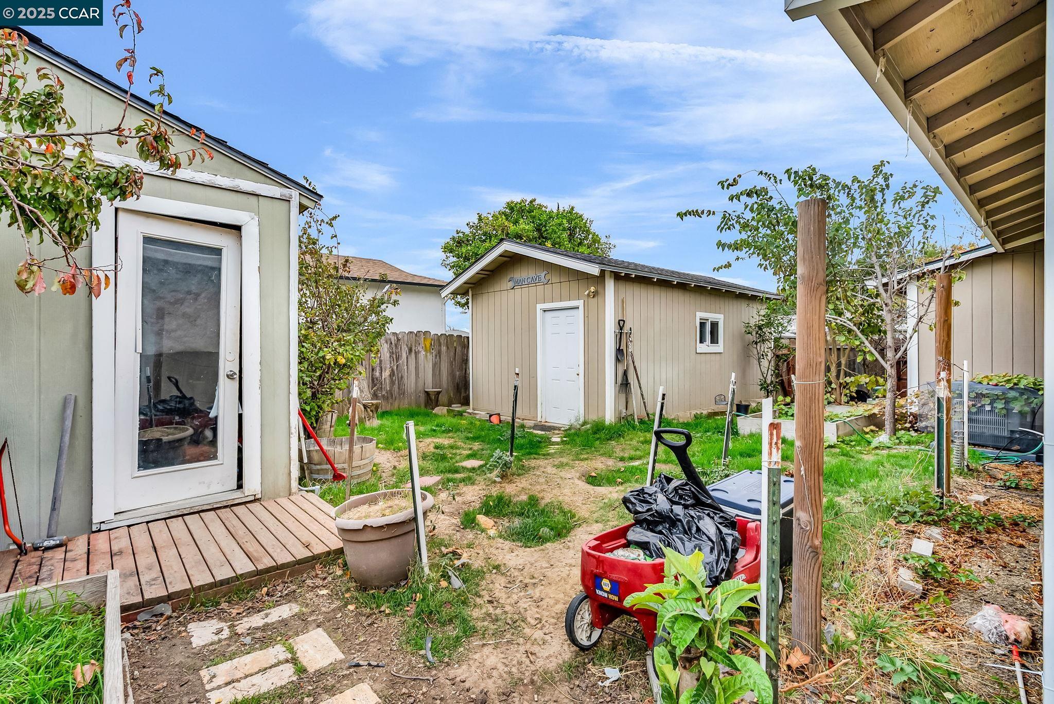 265 Tahoe Drive Rio Vista, CA 94571 - Photo 22 of 24 a view of a house with backyard and garden