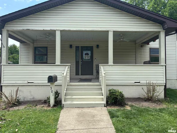 $159,900 | 301 North Victor Street, Christopher, IL 62822