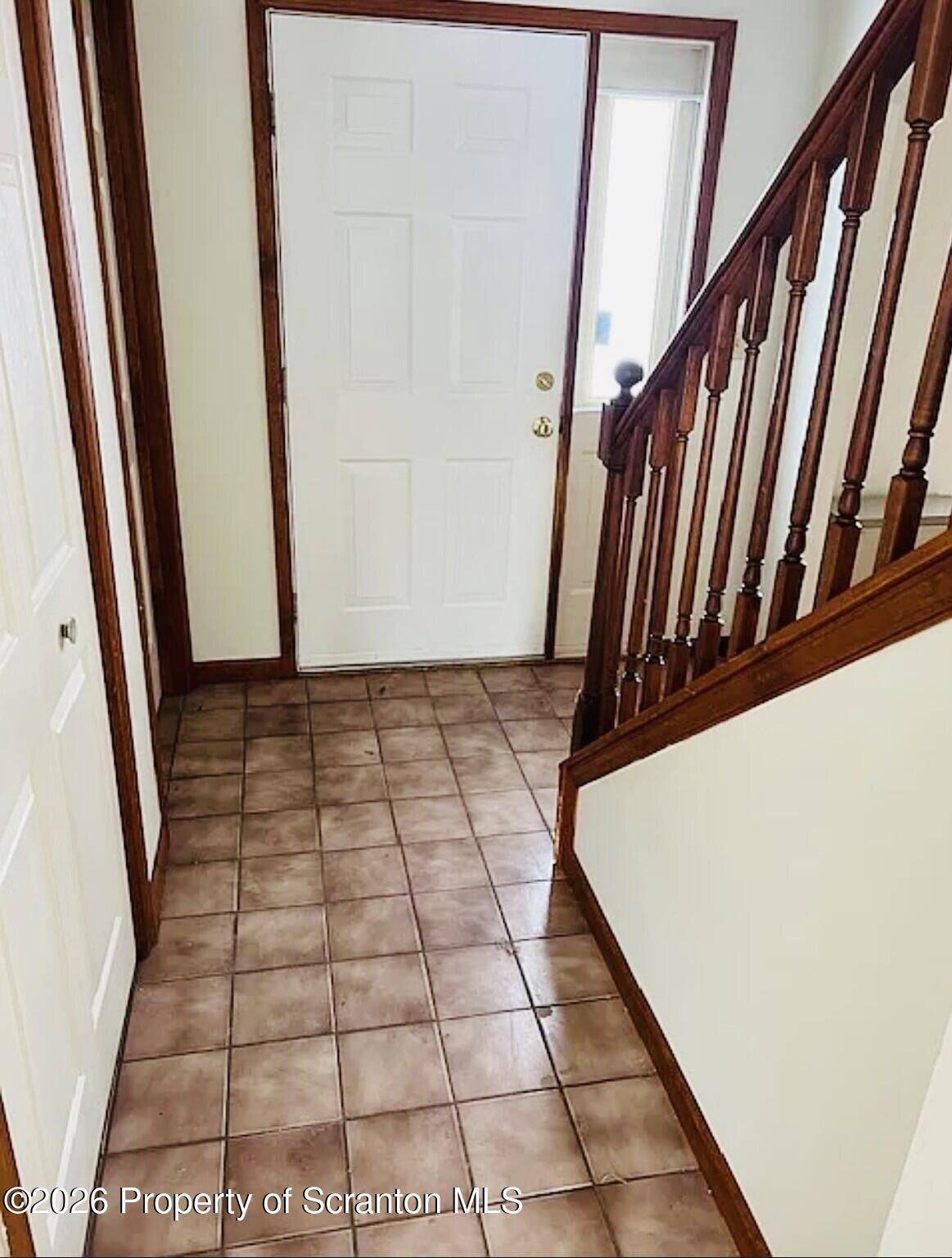 621 Shady Lane Road Clarks Summit, PA 18411 - Photo 5 of 16 621 shady lnvestibule