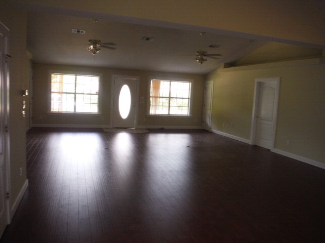 13103 5th Street Lillian, AL 36549 - Photo 22 of 37 Great roomFront door