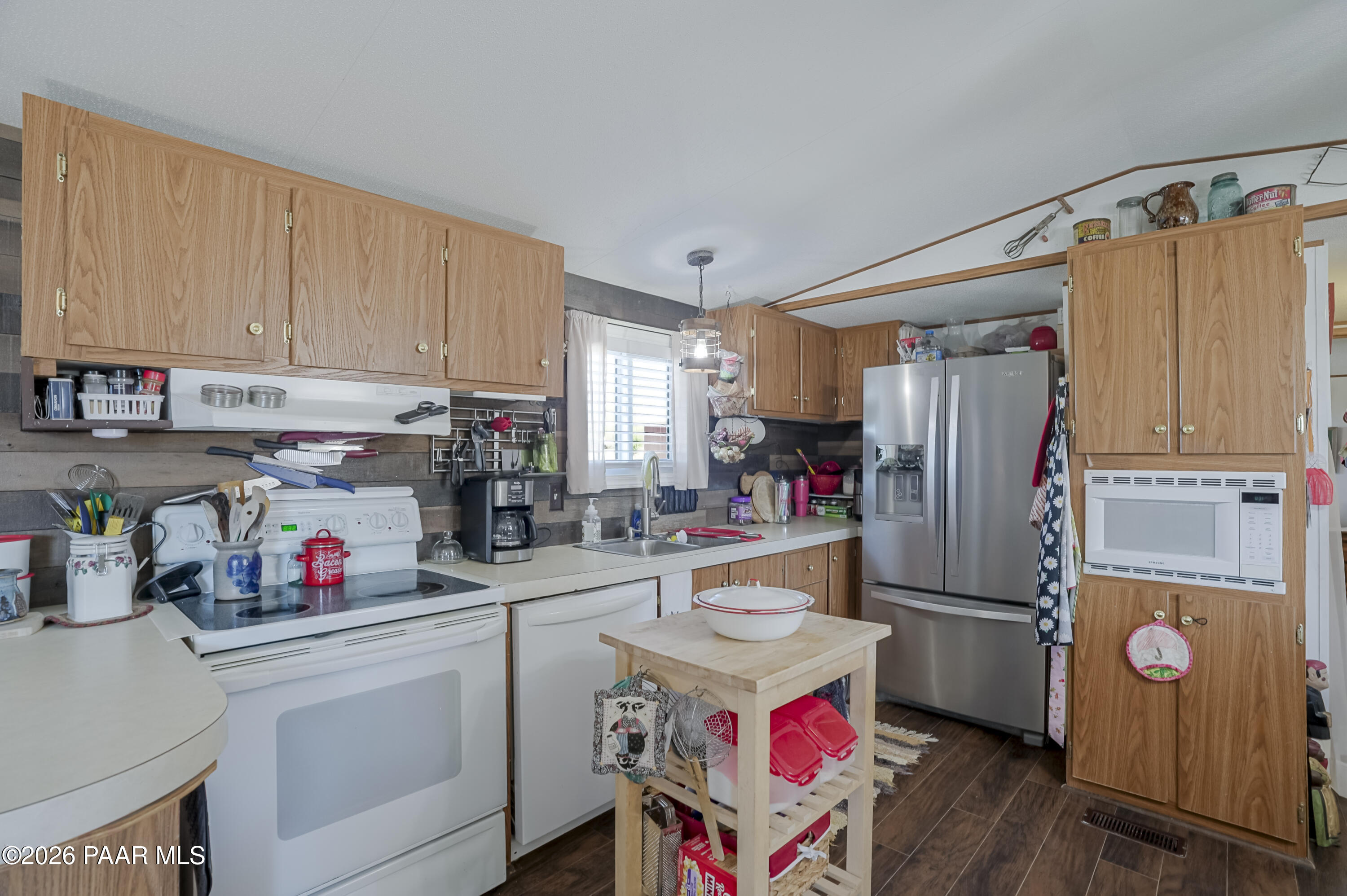 8360 West Barrington Road Wilhoit, AZ 86332 - Photo 7 of 36 Kitchen 2