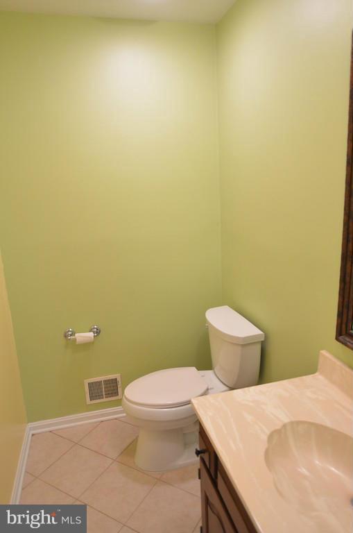 8077 Counselor Road Manassas, VA 20112 - Photo 12 of 30 Powder Room