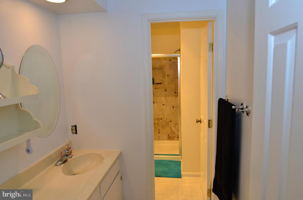 8077 Counselor Road Manassas, VA 20112 - Photo 18 of 30 Bath (Master)