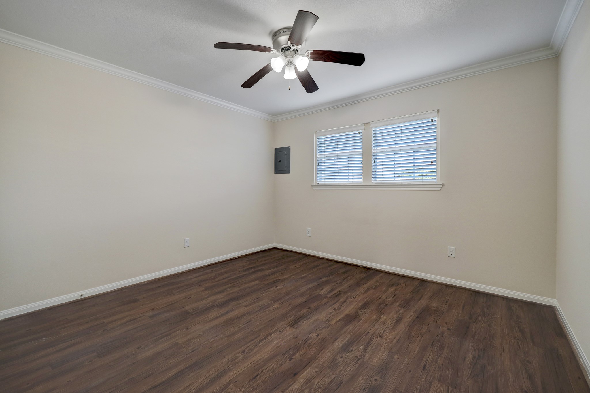 214 West 17th Street, Unit 14 Houston, TX 77008 - Photo 8 of 8 a view of empty room with wooden floor