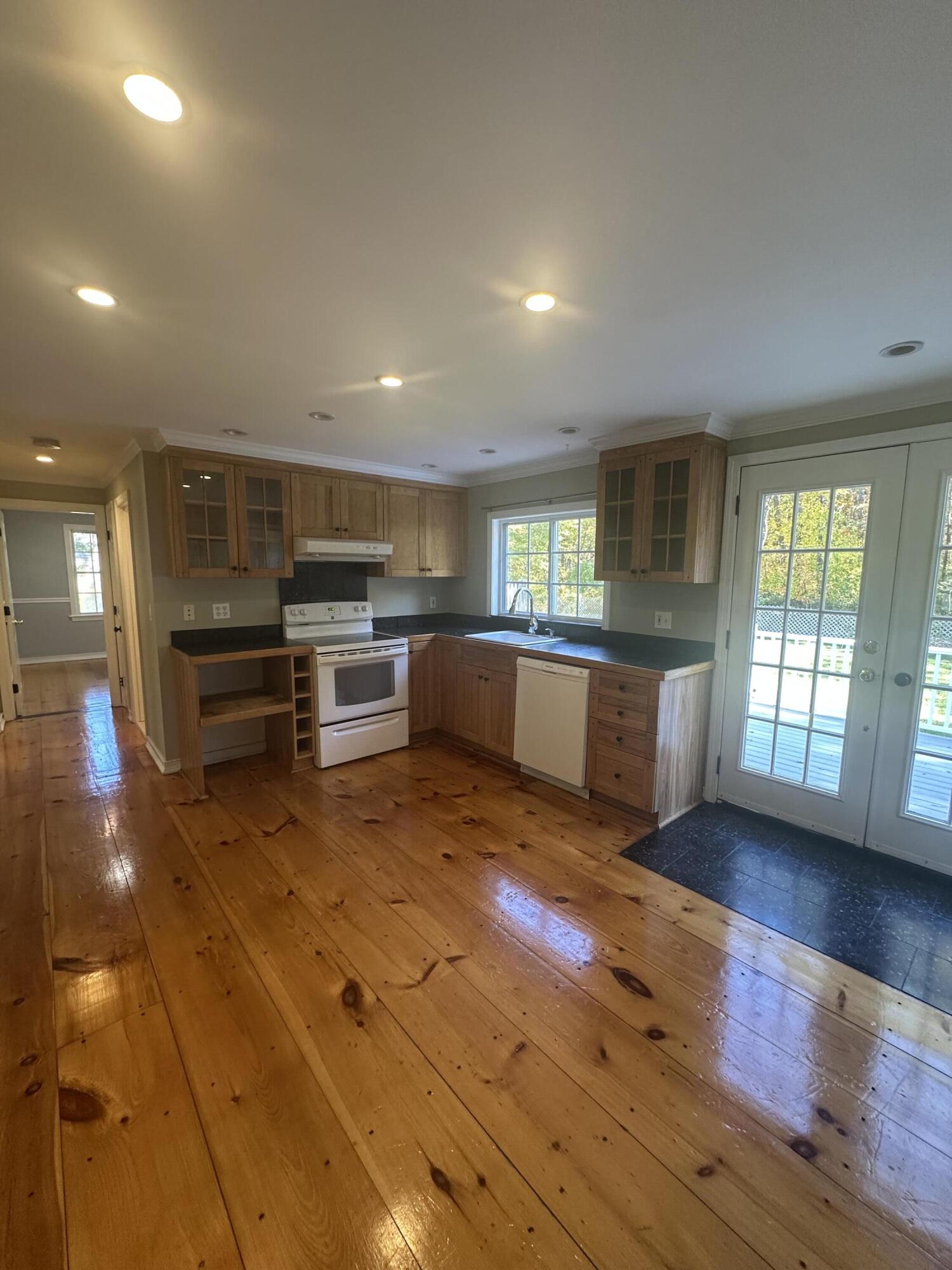 28 Hoover Road West Yarmouth, MA 02673 - Photo 6 of 16 IMG_9031