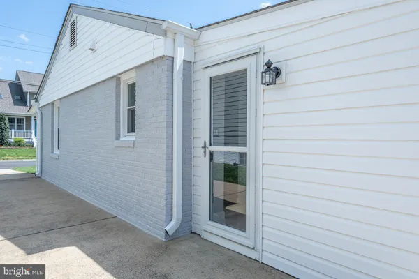 $3,850 | 804 North Florida Street, Arlington, VA 22205