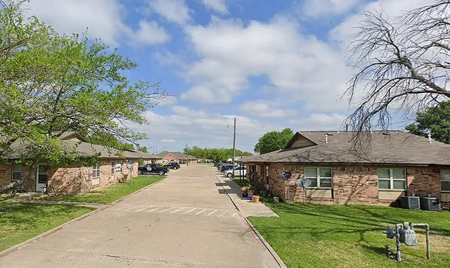 $782 | 700 South Main Street, Venus, TX 76084