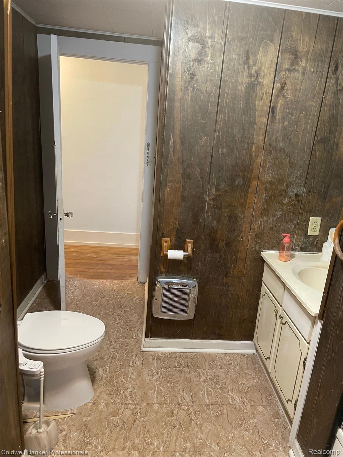 11875 Rail Rd Street Mount Morris, MI 48458 - Photo 17 of 22 Bathroom.