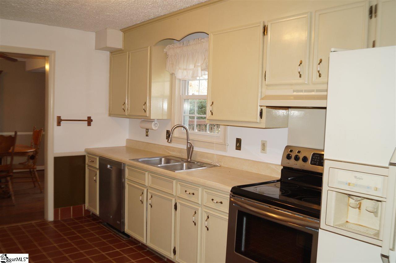 110 Edwards Mill Road Taylors, SC 29687 - Photo 4 of 17 Gallery Image 4