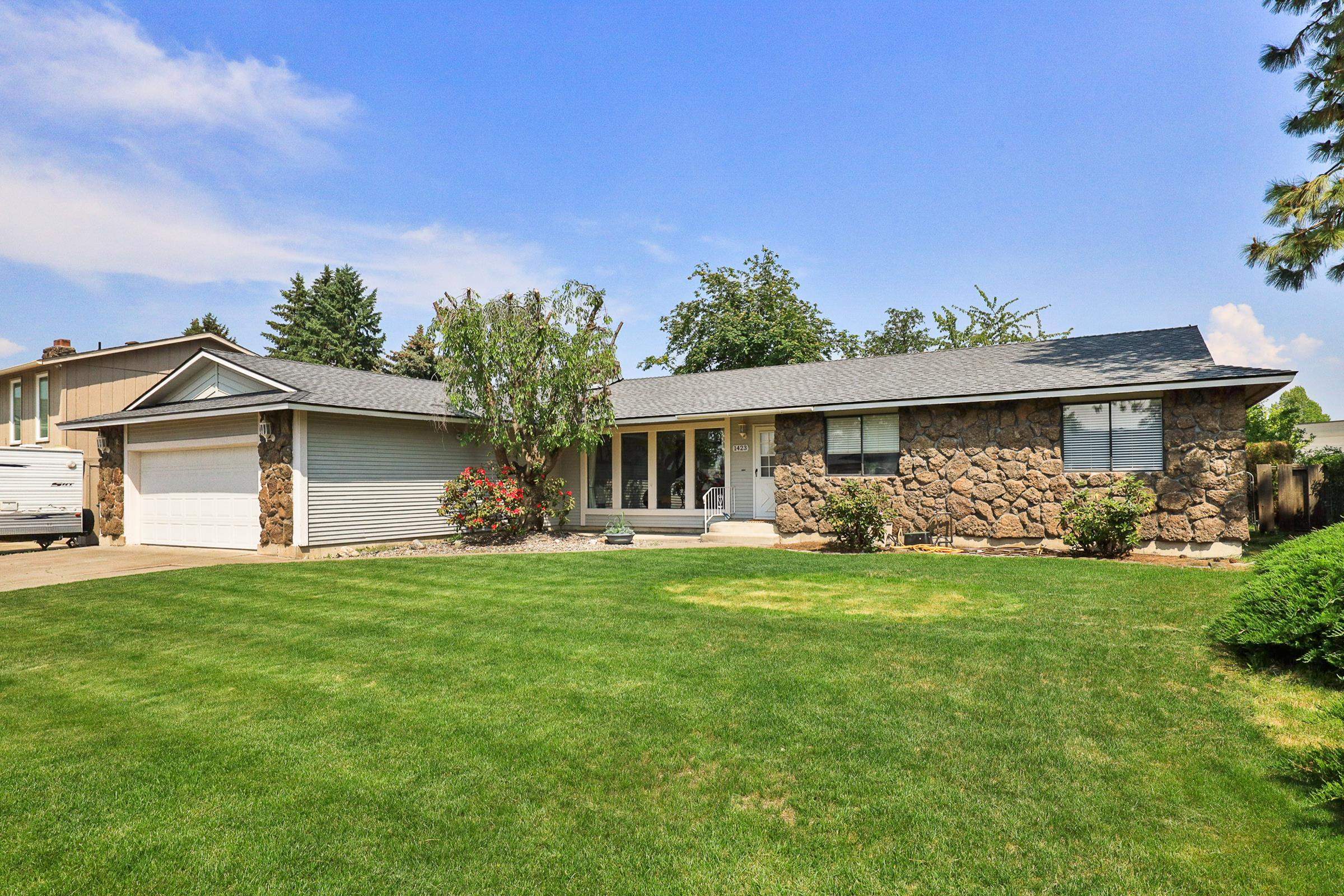 1423 South Woodlawn Road Spokane Valley, WA 99216 - Photo 2 of 27