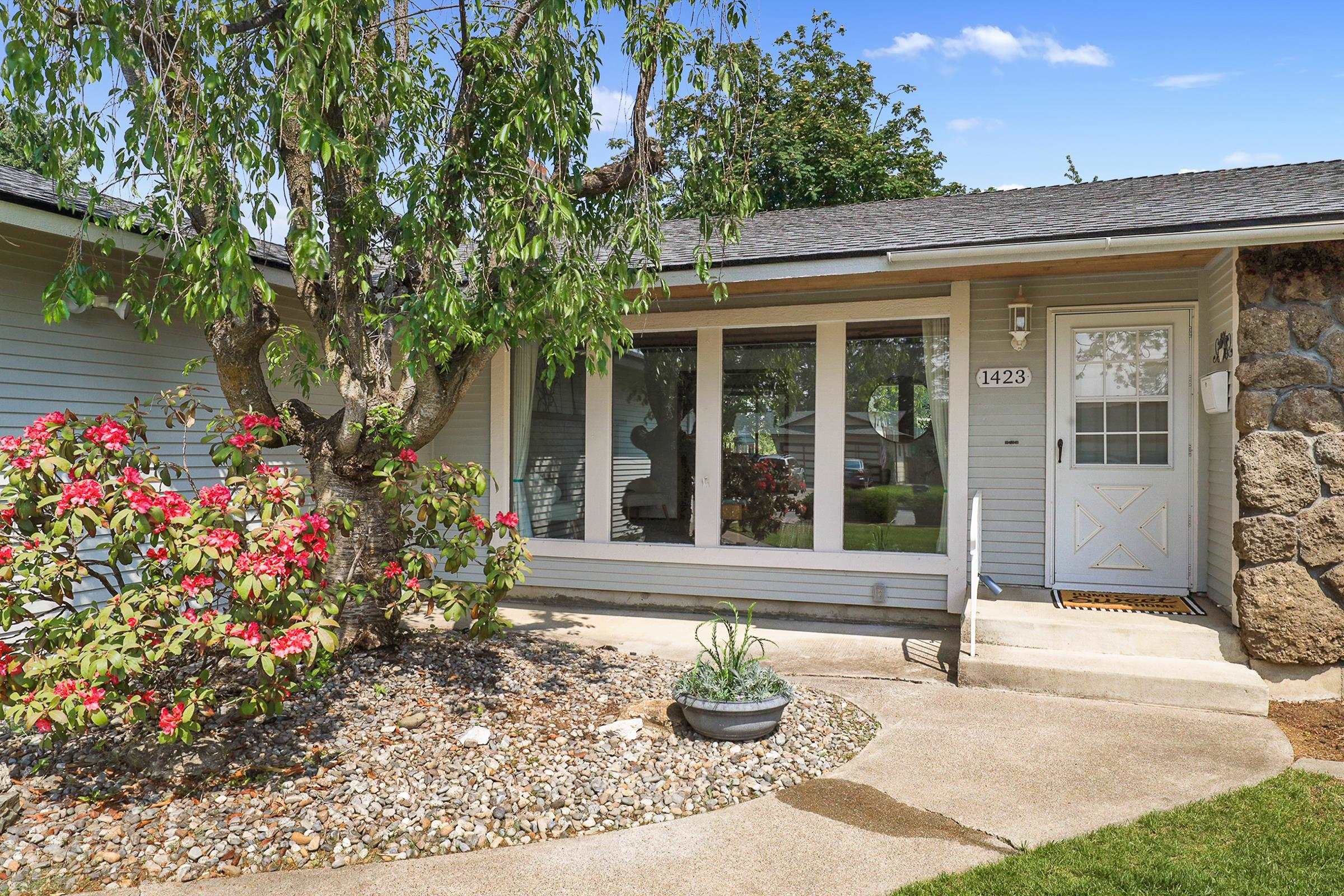 1423 South Woodlawn Road Spokane Valley, WA 99216 - Photo 4 of 27