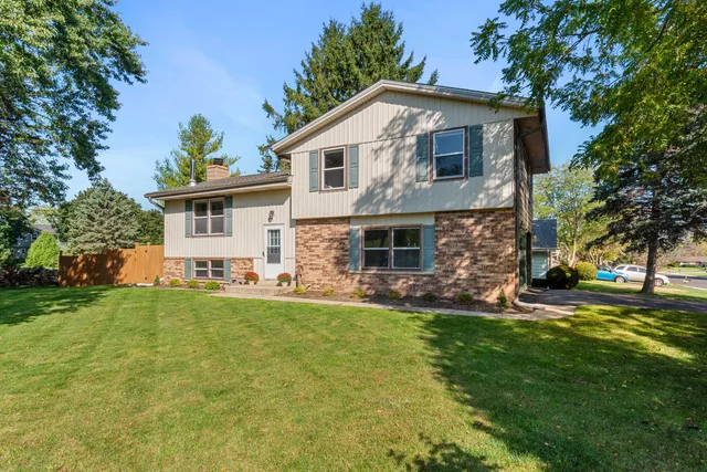 $410,000 | W165-n10401 Wagon Trail, Germantown, WI 53022