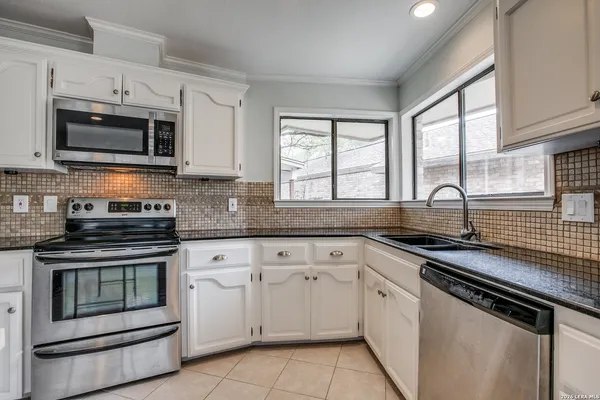 $2,295 | 11162 Whisper Spring, San Antonio, TX 78230