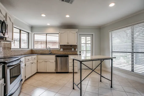 $2,295 | 11162 Whisper Spring, San Antonio, TX 78230