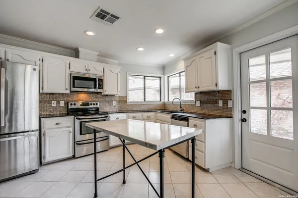 $2,295 | 11162 Whisper Spring, San Antonio, TX 78230