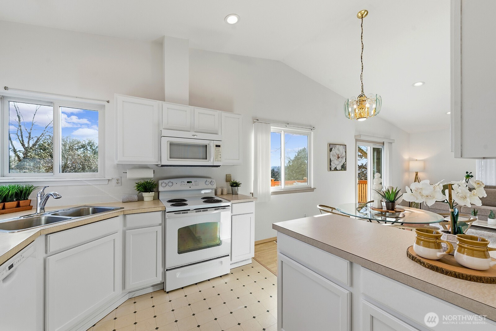 4846 South Morgan Street Seattle, WA 98118 - Photo 6 of 37