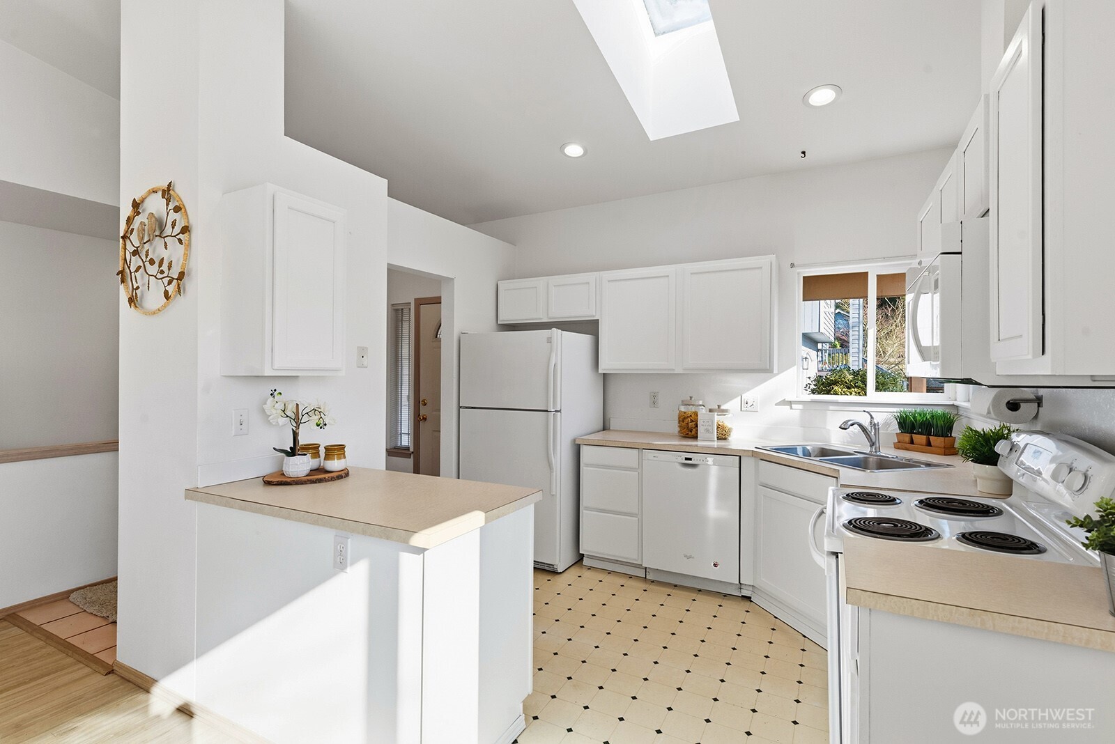 4846 South Morgan Street Seattle, WA 98118 - Photo 8 of 37