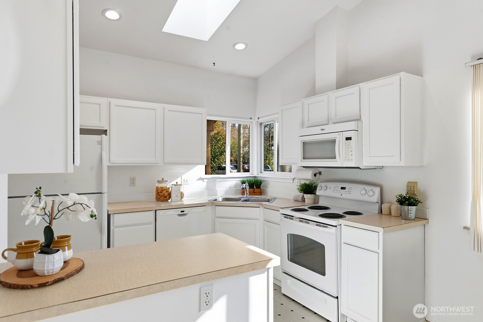 4846 South Morgan Street Seattle, WA 98118 - Photo 10 of 37