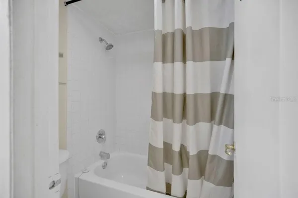 $1,300 | 2507 North Alafaya Trail, Unit 10, Orlando, FL 32826