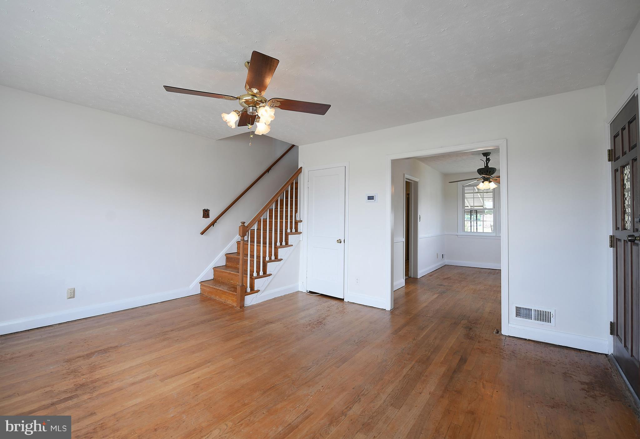7601 Parkwood Road Baltimore, MD 21222 - Photo 15 of 32 Entrance To Dining Room