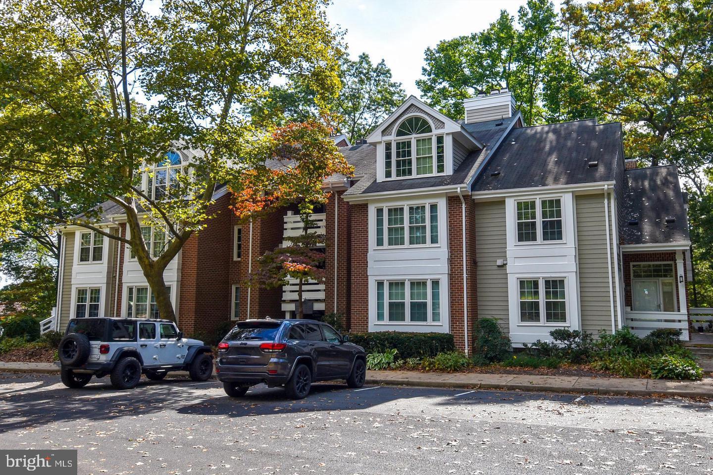 11100 Beaver Trail Court Reston, VA 20191 - Photo 4 of 28