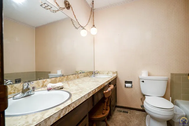 $389,000 | 1792 East 1068th Road, Lawrence, KS 66049