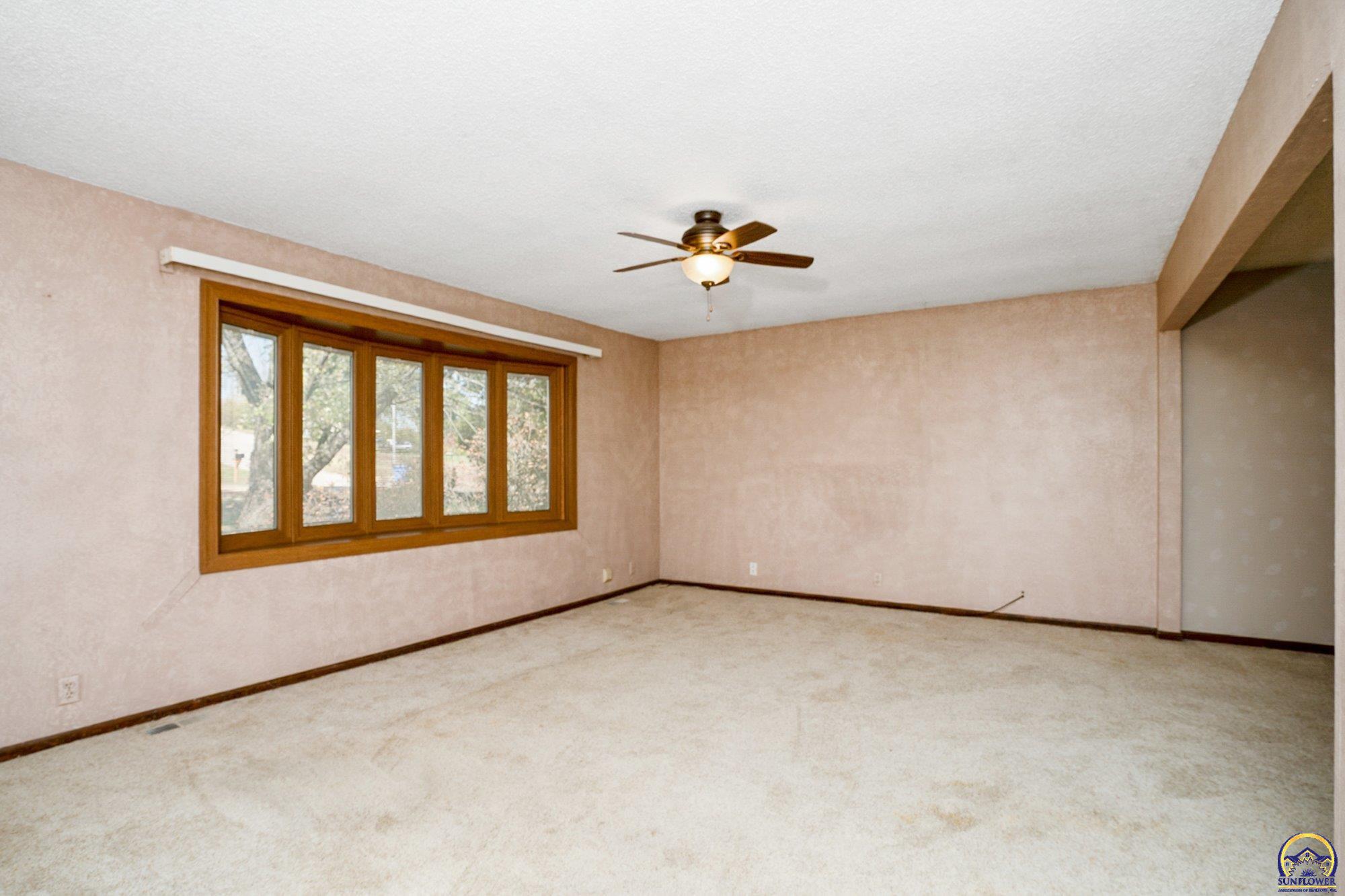 1792 East 1068th Road Lawrence, KS 66049 - Photo 5 of 46