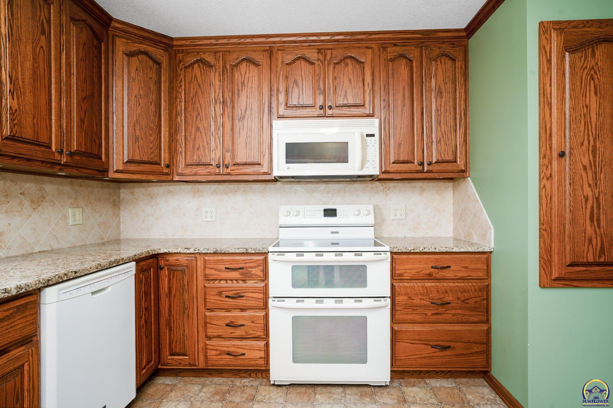 1792 East 1068th Road Lawrence, KS 66049 - Photo 9 of 46