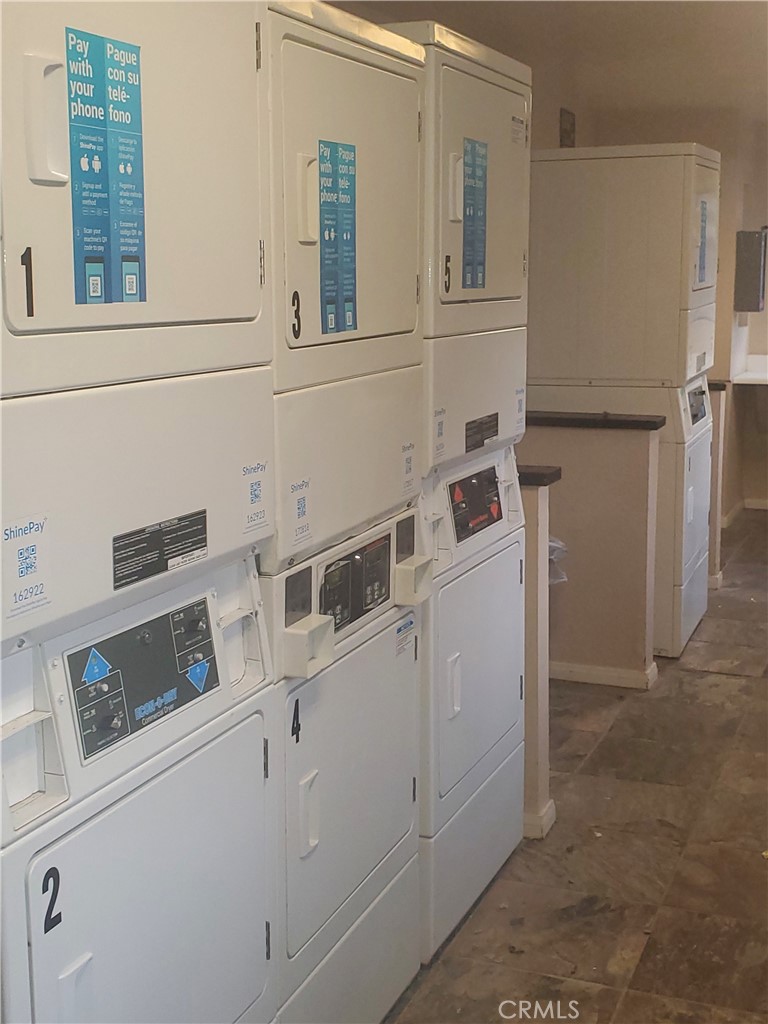 1110 West Blaine Street, Unit 107 Riverside, CA 92507 - Photo 29 of 34 Laundromat