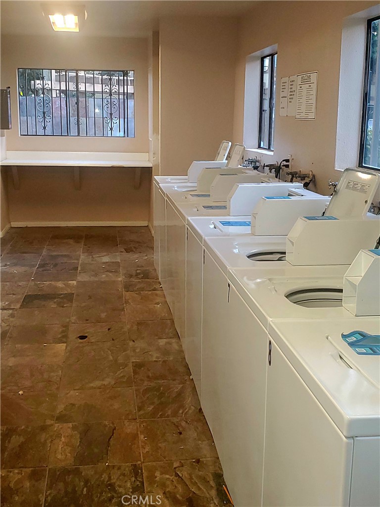 1110 West Blaine Street, Unit 107 Riverside, CA 92507 - Photo 30 of 34 Laundromat