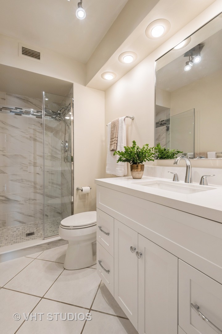 6007 North Sheridan Road, Unit 26F Chicago, IL 60660 - Photo 17 of 29 Gallery Image 17