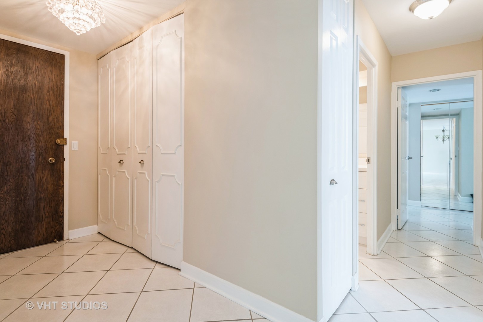 6007 North Sheridan Road, Unit 26F Chicago, IL 60660 - Photo 3 of 29 Gallery Image 3
