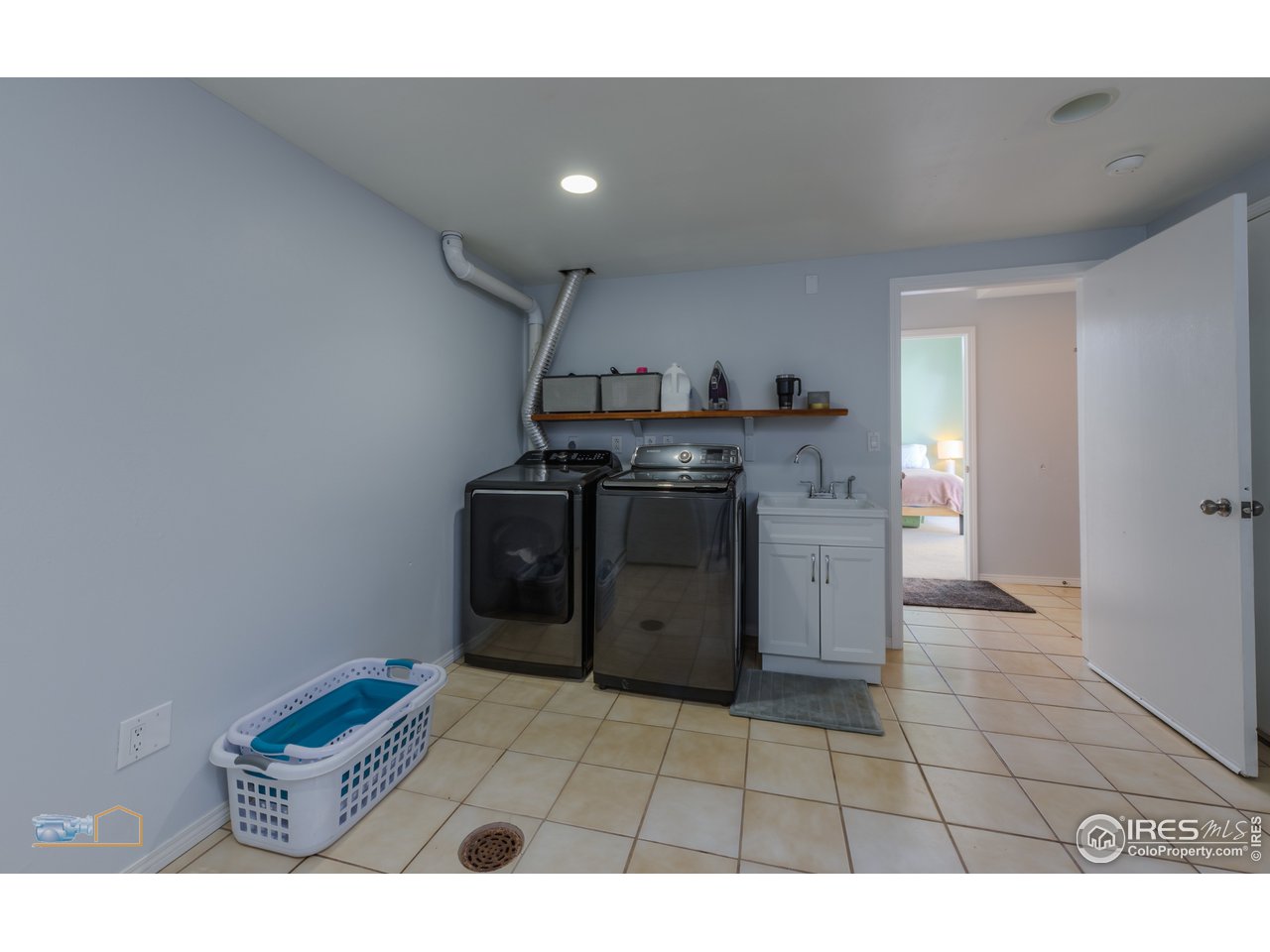 31 Rim Road Boulder, CO 80302 - Photo 28 of 40 Laundry room